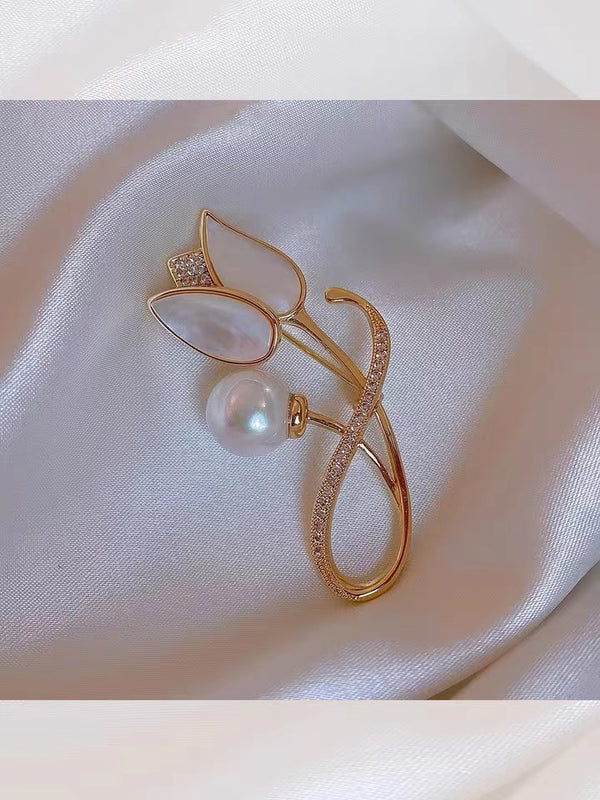 Broche tulipe en nacre