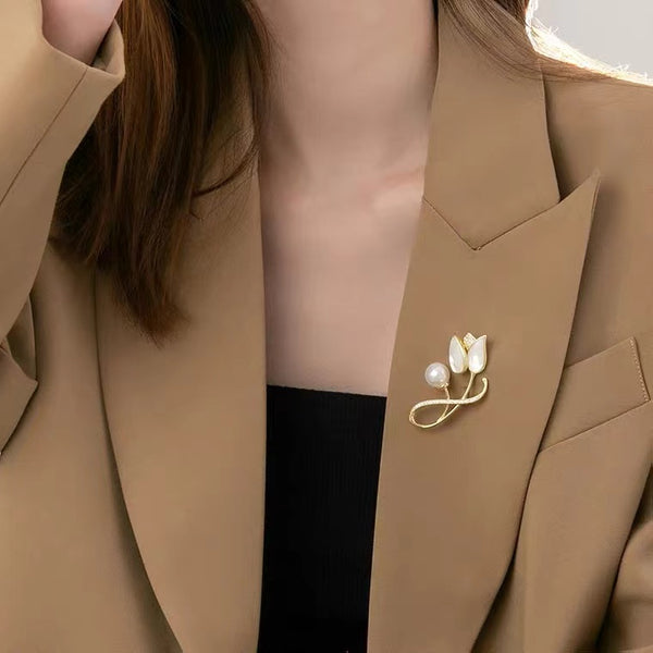 Broche tulipe en nacre
