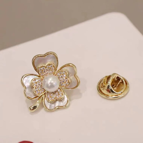 Broche fleur en nacre