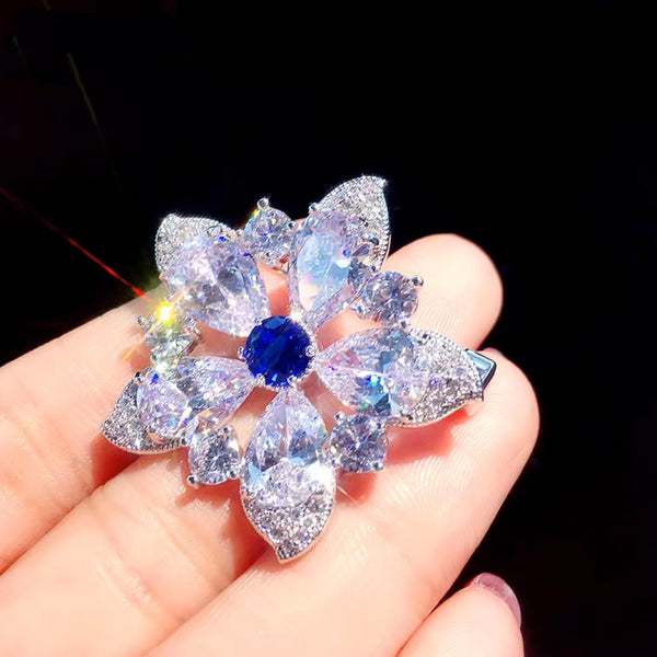 Broche fleur en saphir brillant