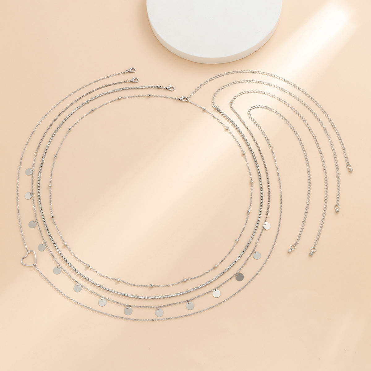 Ensemble de 4 chaînes de taille cœur et zircon. Argenté  et dorée