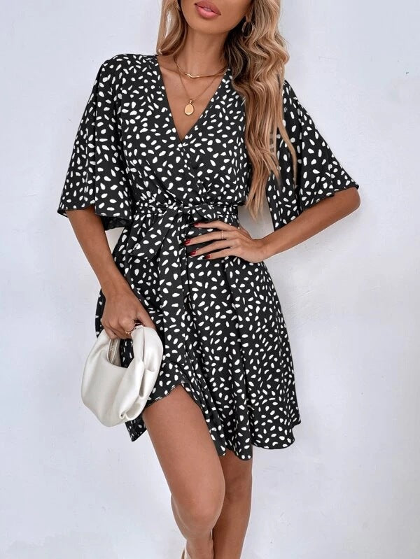 Robe V-Neck avec Ceinture à Volants