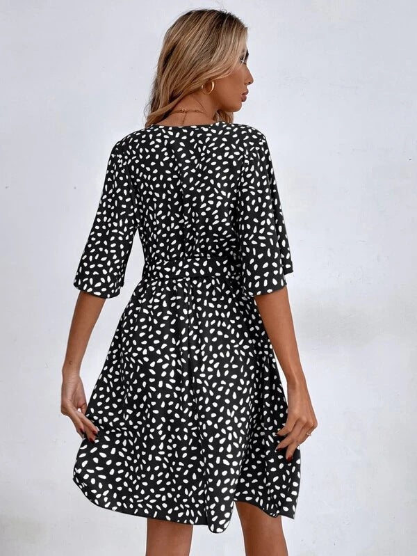 Robe V-Neck avec Ceinture à Volants
