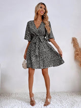 Robe V-Neck avec Ceinture à Volants