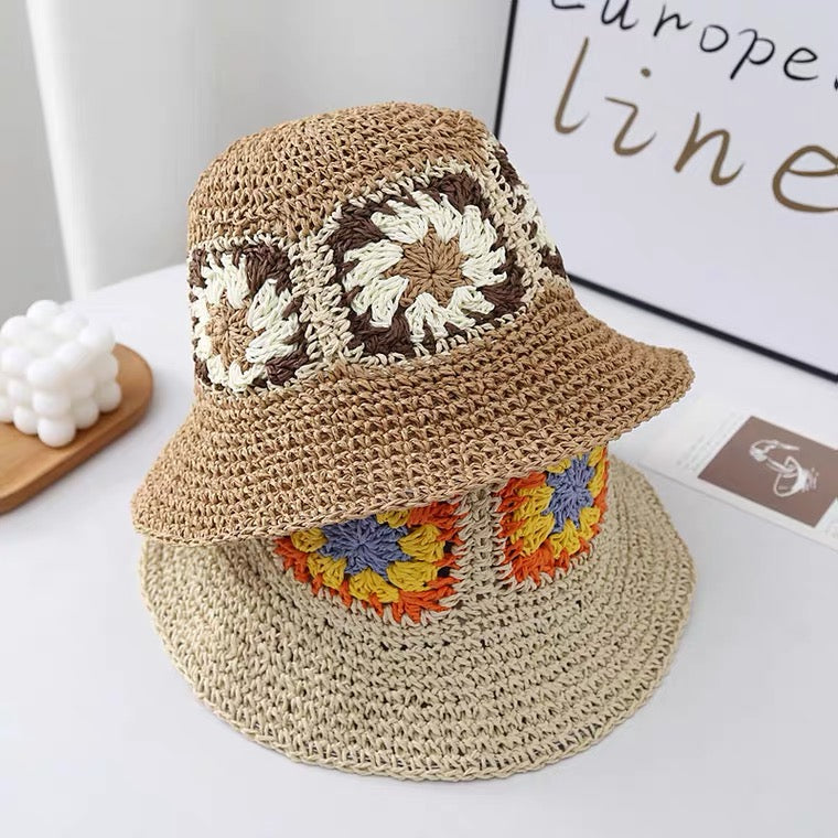 Chapeau seau en raphia tressé à la main avec fleurs