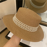 Chapeau style borsalino en fibre naturelle orné de perles - Élégance sophistiquée.