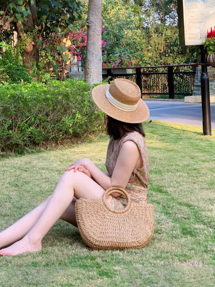 Chapeau style borsalino en fibre naturelle avec ruban noué - Charme estival.