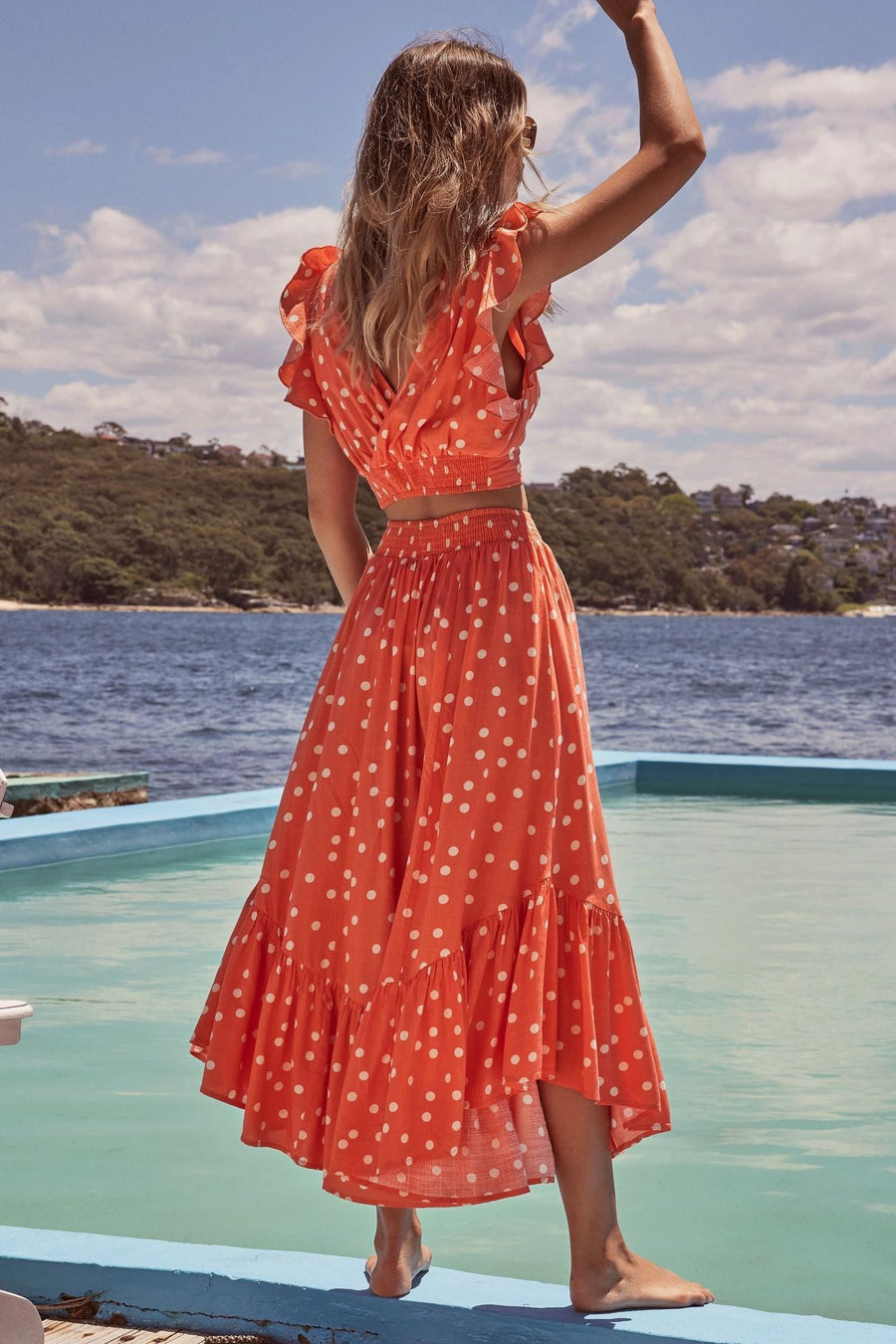 Ensemble top à manches papillon et jupe longue à volants- Charme et élégance réunis !