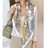 Foulard carré 100% soie à bord roulotté