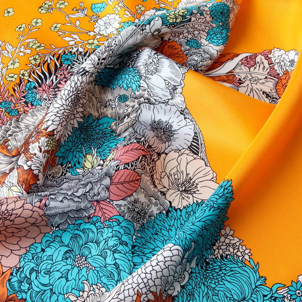 Foulard carré "Flower Horse" en 100% soie,