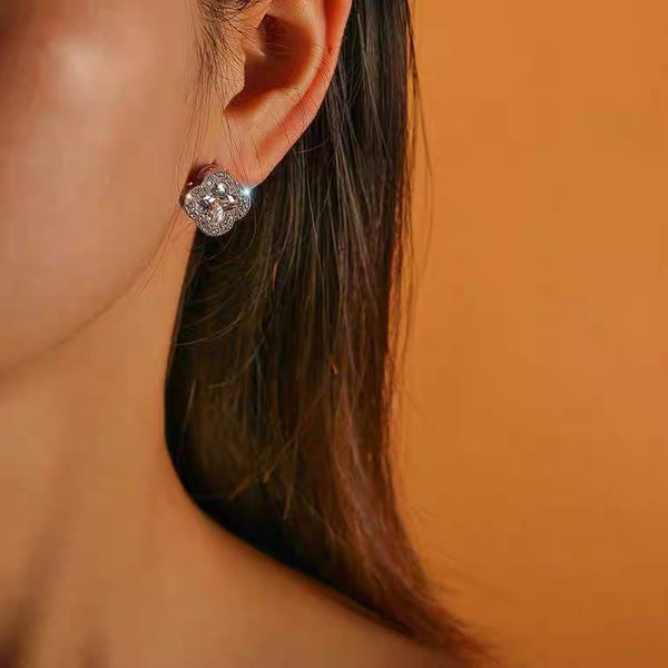 Ensemble de 4 paires de clous et créoles serties de zircons super brillants