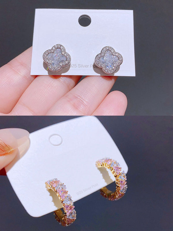 Ensemble de 4 paires de clous et créoles serties de zircons super brillants