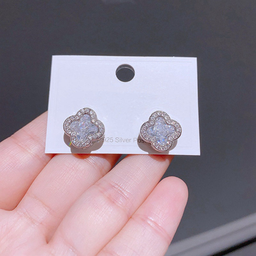 Ensemble de 4 paires de clous et créoles serties de zircons super brillants