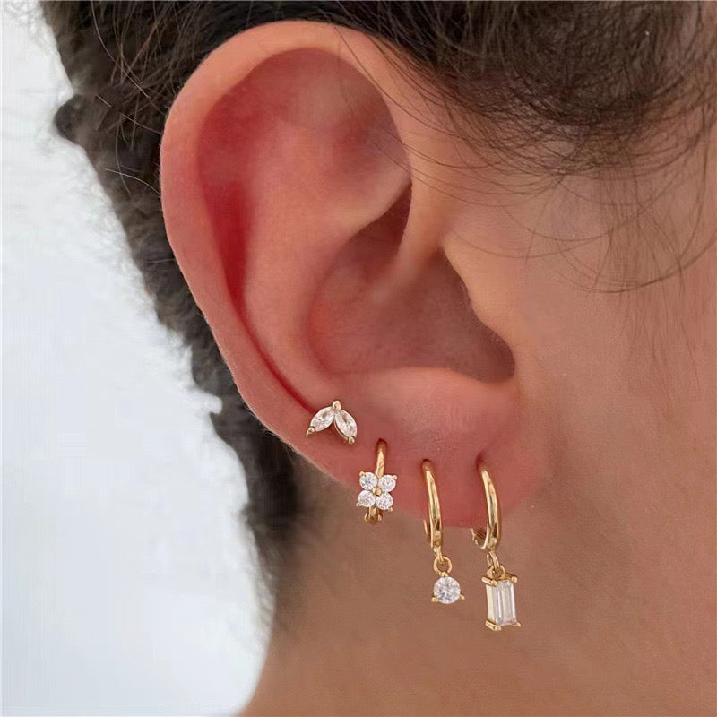 Ensemble de 8 paires de boucles d'oreilles en zircon transparent