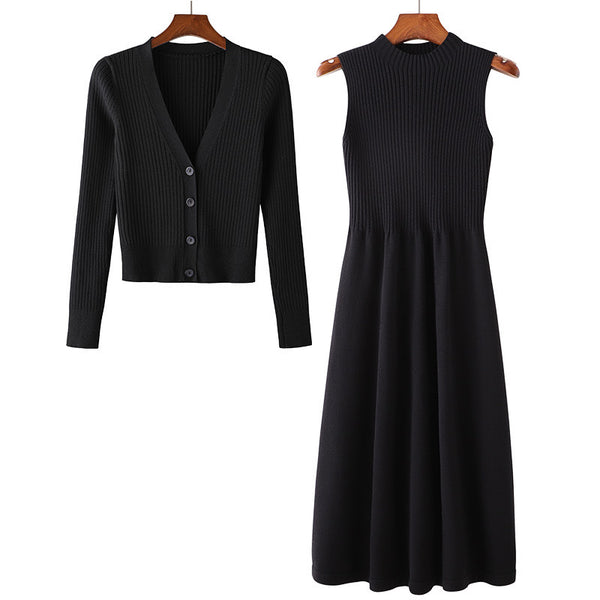 Robe sans manches en tricot et un cardigan boutonné