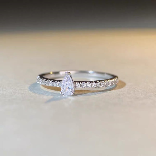 Bague en argent en forme de goutte