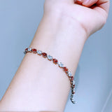 Ensemble de trois bracelets  en forme de goutte rouge et jaune