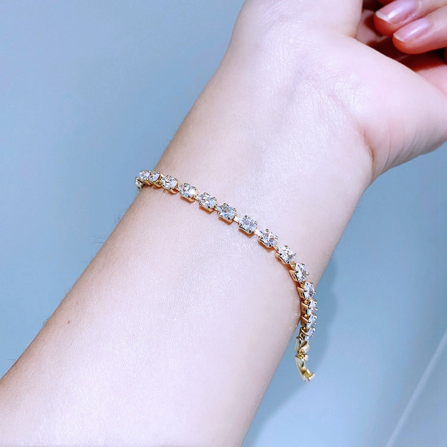 Ensemble de trois bracelets  en forme de goutte rouge et jaune
