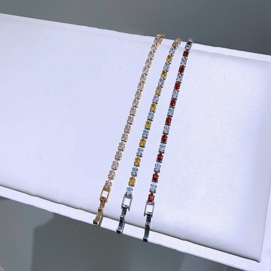 Ensemble de trois bracelets  en forme de goutte rouge et jaune