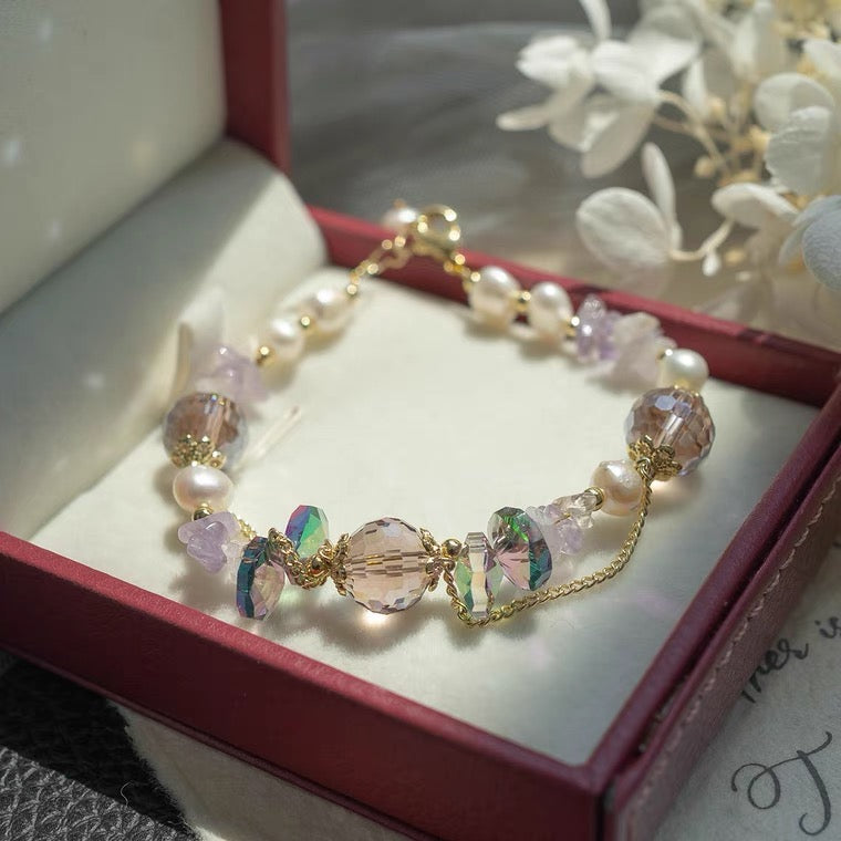 Bracelet en cristal tchèque et perles d'eau douce.
