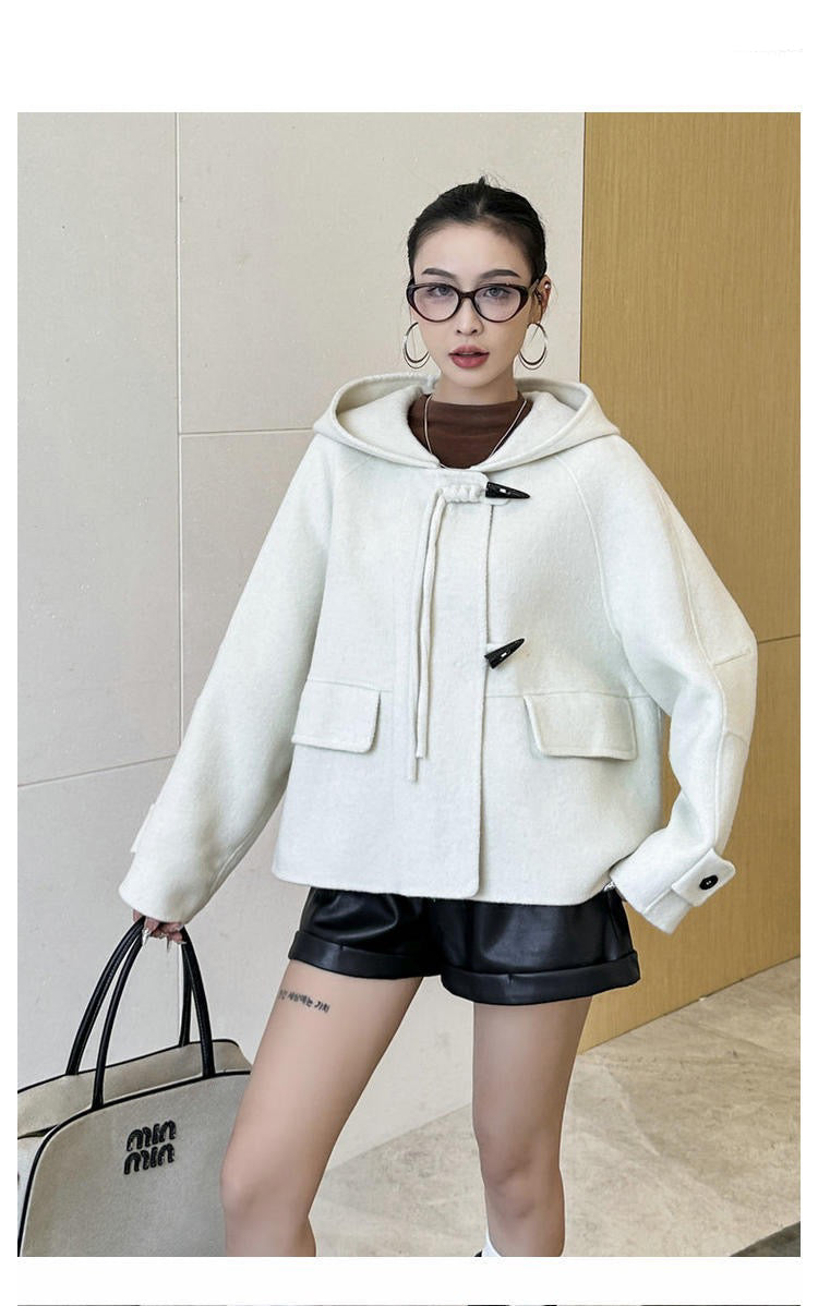 Manteau à Capuche avec Boutons en Corne et Glands Noués en Laine Double Face
