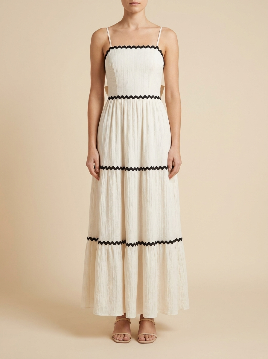 Robe longue à galons et nœud dans le dos