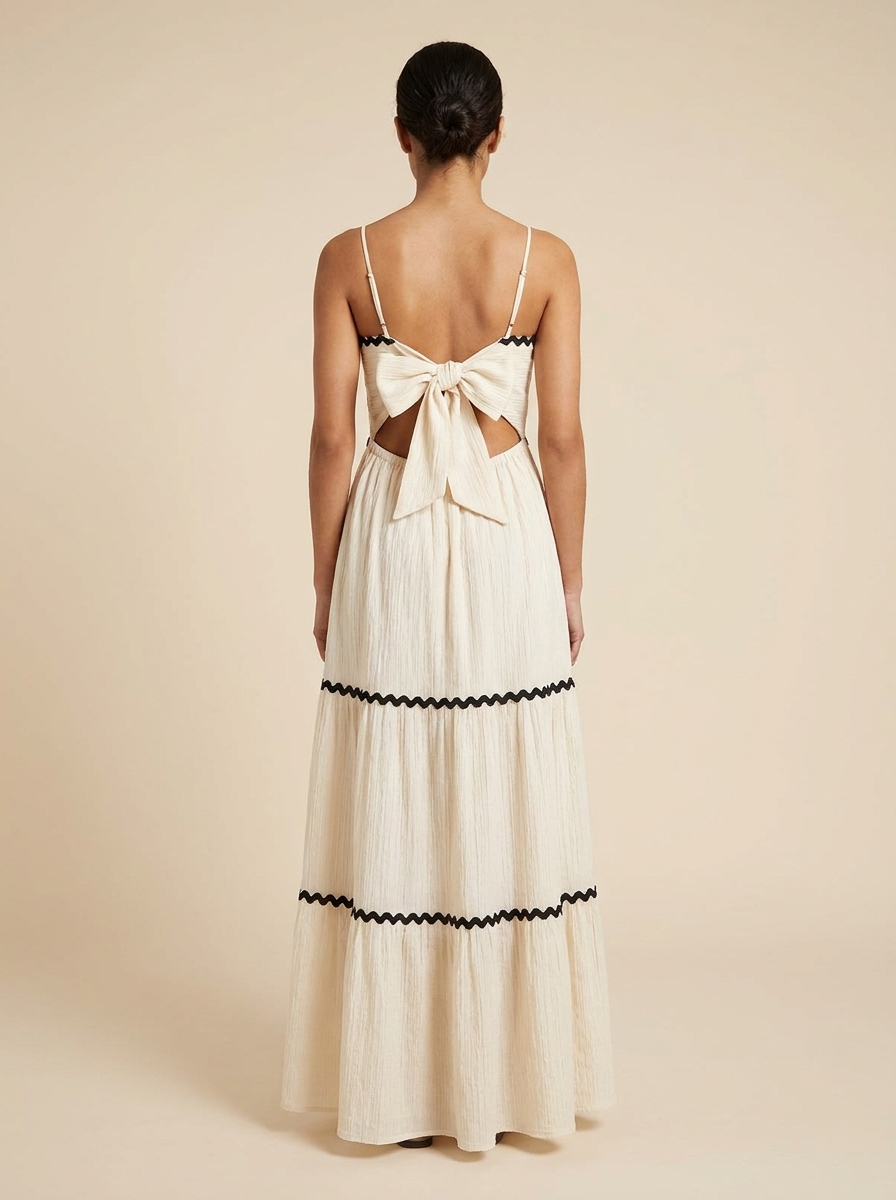 Robe longue à galons et nœud dans le dos