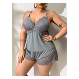 Ensemble pyjama pour femme composé d’un caraco et d’un short à bordures en dentelle