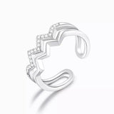 Bague en argent représente les hauts et les bas de la vie.