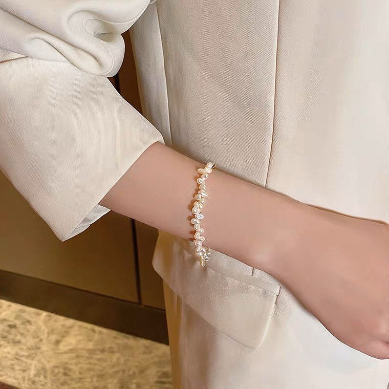 Collier et bracelet de perles en forme de fleur Collier et bracelet de perles en forme de fleur