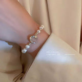 Moon bracelet en perle naturelle