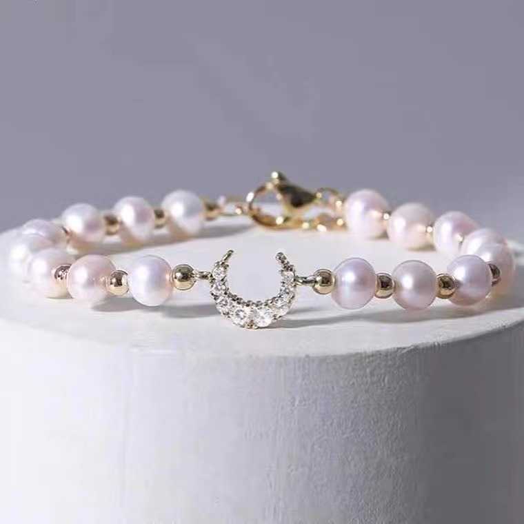 Moon bracelet en perle naturelle