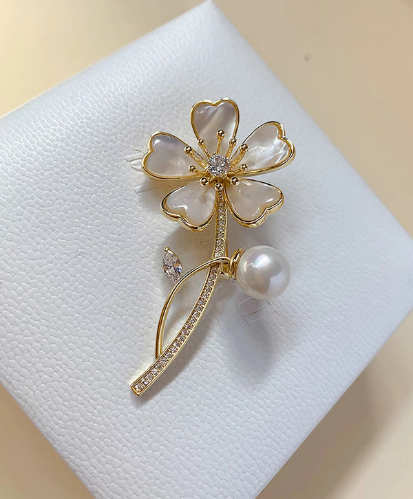 Broche fleur en nacre