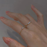 Lot de 3 bagues en zircon carré et cœur.