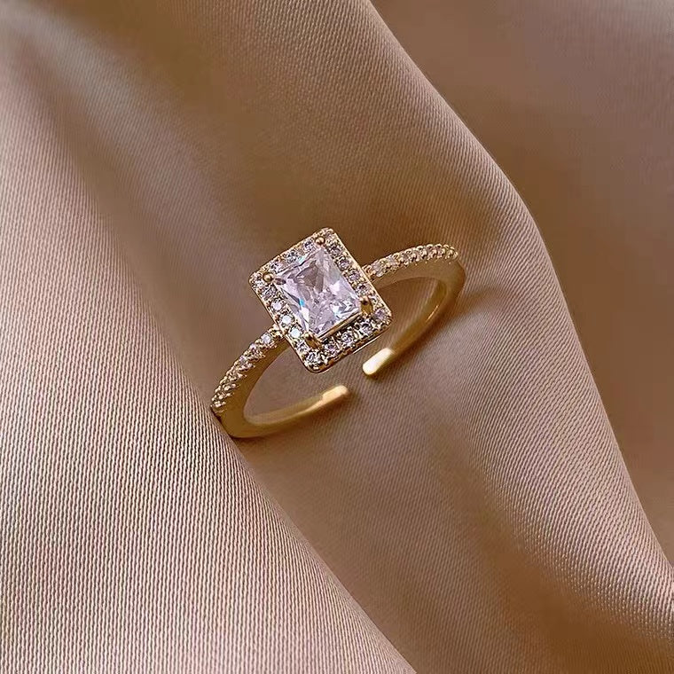 Lot de 3 bagues en zircon carré et cœur.