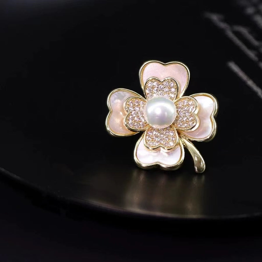 Broche fleur en nacre