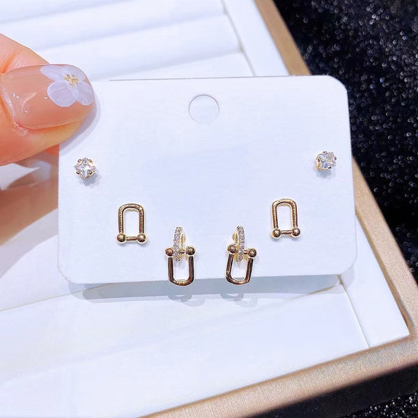 Ensemble de 6 clous d'oreilles Zircon U
