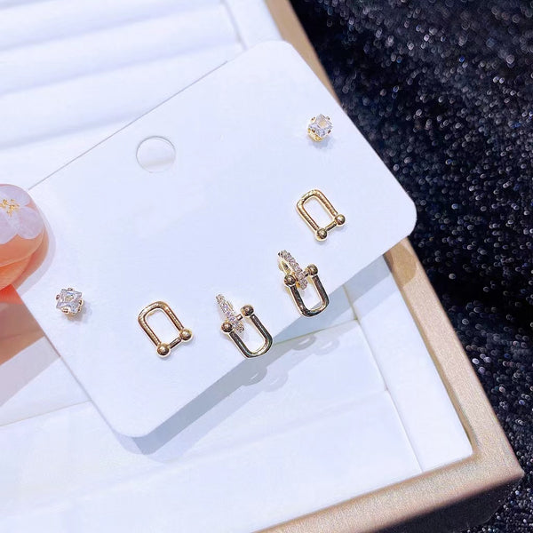 Ensemble de 6 clous d'oreilles Zircon U