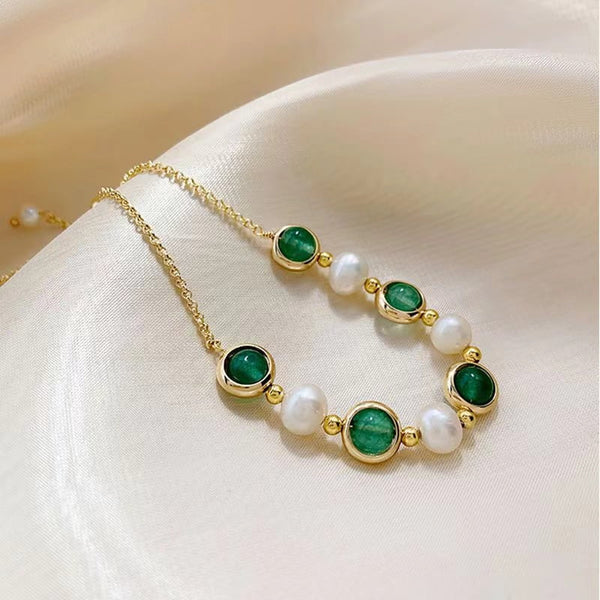 Bracelet avec de L'agate verte translucide