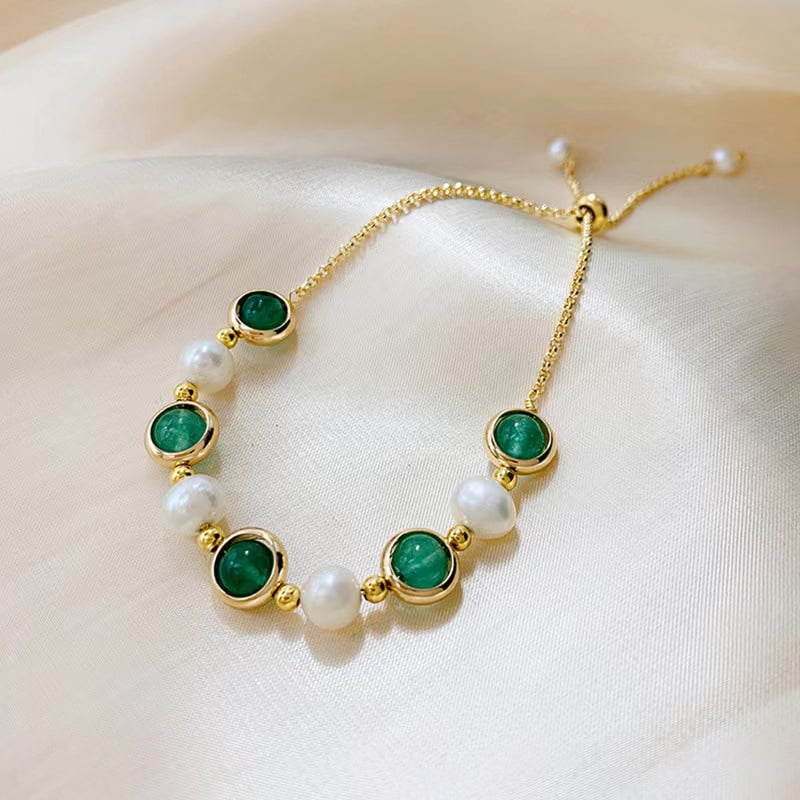 Bracelet avec de L'agate verte translucide