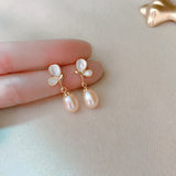 Boucle d'oreille papillon perle d'eau douce rose