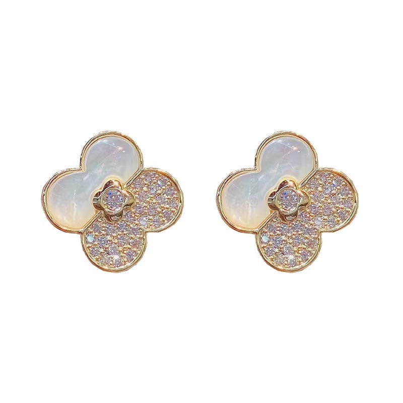 Boucle d'oreille trèfle perle d'eau douce