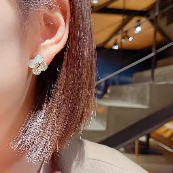 Boucle d'oreille trèfle perle d'eau douce