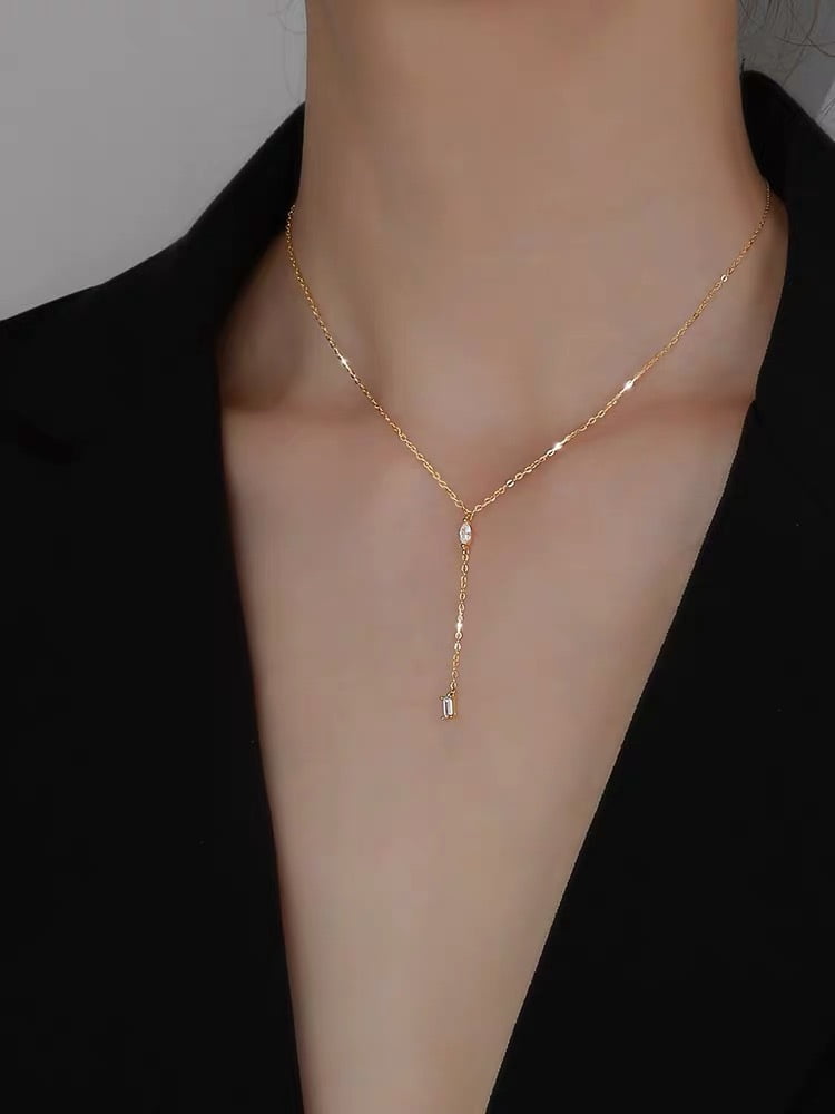 Collier Y en argent 925. Avec des pierres de zircon
