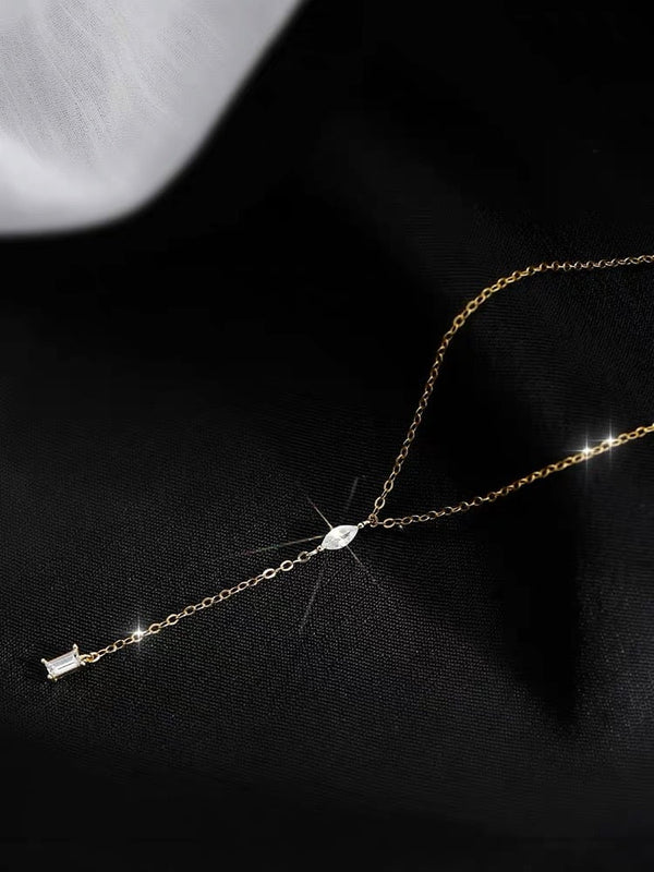 Collier Y en argent 925. Avec des pierres de zircon
