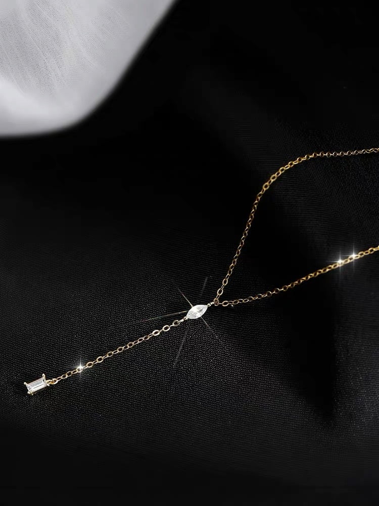 Collier Y en argent 925. Avec des pierres de zircon