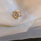 Broche fleur en nacre