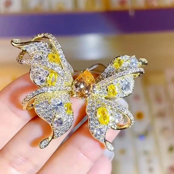Broche papillon en zircon champagne