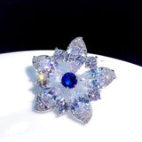 Broche fleur en saphir brillant