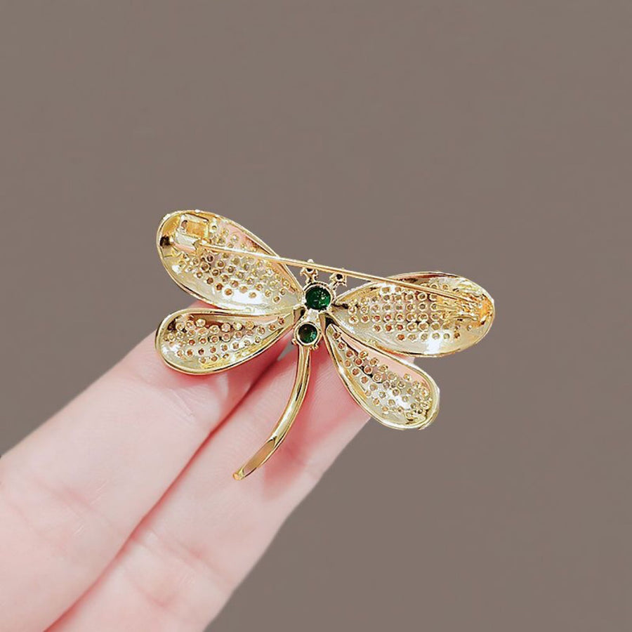 Broche libellule en zircon délicat.